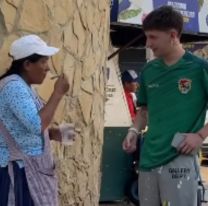 Argentino quiso hacerse "el gracioso" en Bolivia con una mujer y un hombre le cerr&oacute; la boca