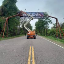 Caimancito: el intendente quiso presumir el nuevo cartel y lo llenaron de críticas