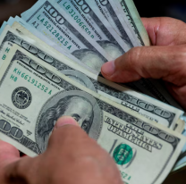 Norteño a los gritos: fue a cambiar dólares y le dieron algo impensado