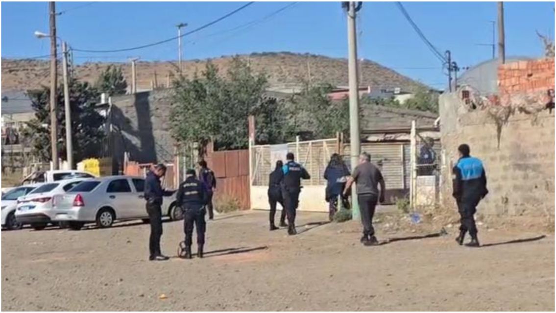 Intentó robar en un corralón y murió: se le cayó una placa de cemento