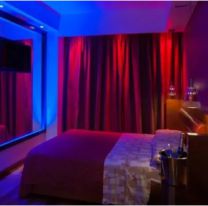 Escándalo amoroso en un 'telo': fue a buscar a su ex y estaba con su amigo