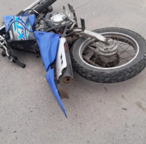 Una moto estacionada cay&oacute; sobre un beb&eacute; y lo mat&oacute;: conmoci&oacute;n en el norte argentino