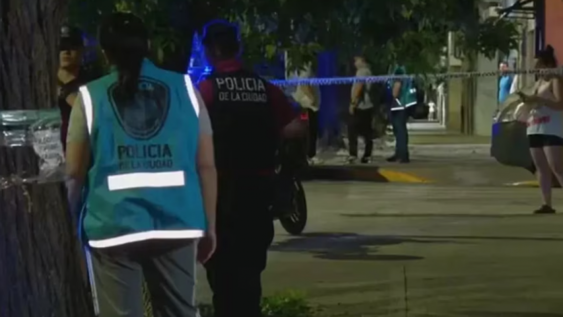 Hallaron asesinada a una mujer y detuvieron a su pareja
