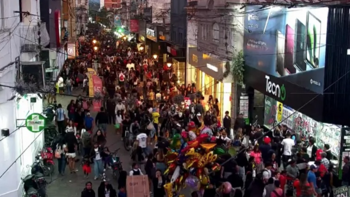 Terror en el centro de Jujuy: machado quiso golpear a nenes disfrazados por Hallowen�