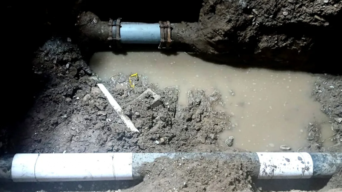 Escándalo en Palpalá: un vecino dejó sin agua a todo el barrio por una conexión clandestina