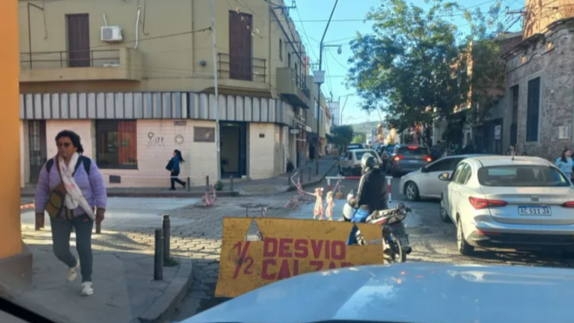 Caos de tr�nsito: corte total en la calle San Mart�n desde Lamadrid por obras