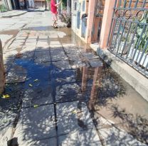 Un barrio jujeño se inundó de líquidos cloacales y los vecinos se desmayan del olor 
