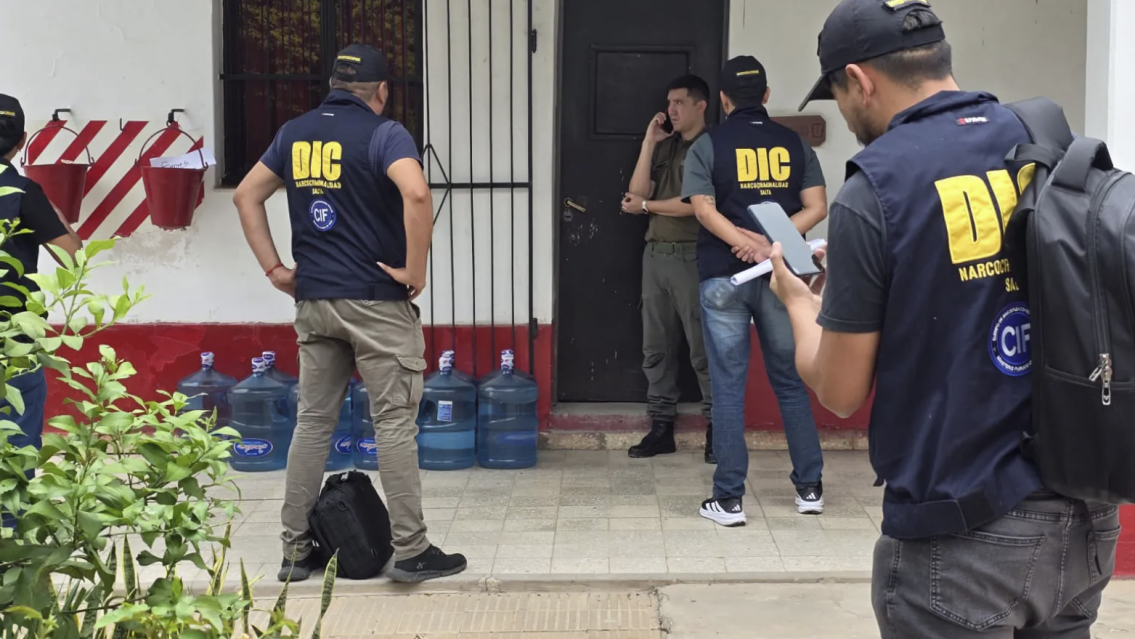 Uniformados norte�os en el horno: les cay� un control y...