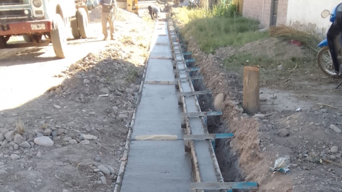 El Barrio 68 Viviendas de San Pedro ya tiene un 50% de avance en la construcción de Cordón Cuneta