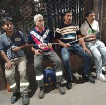 Tensión en Ledesma: delegados se encadenaron tras una nueva ola de despidos