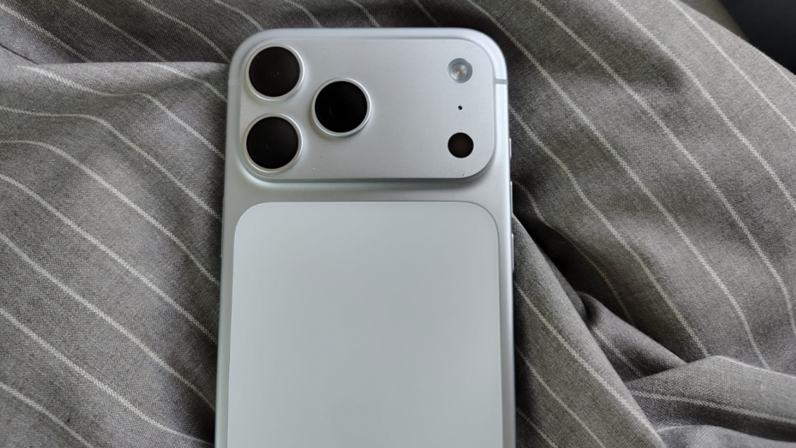 Avalancha de argentinos yendo a Bolivia a comprar el nuevo Iphone "está regalado"