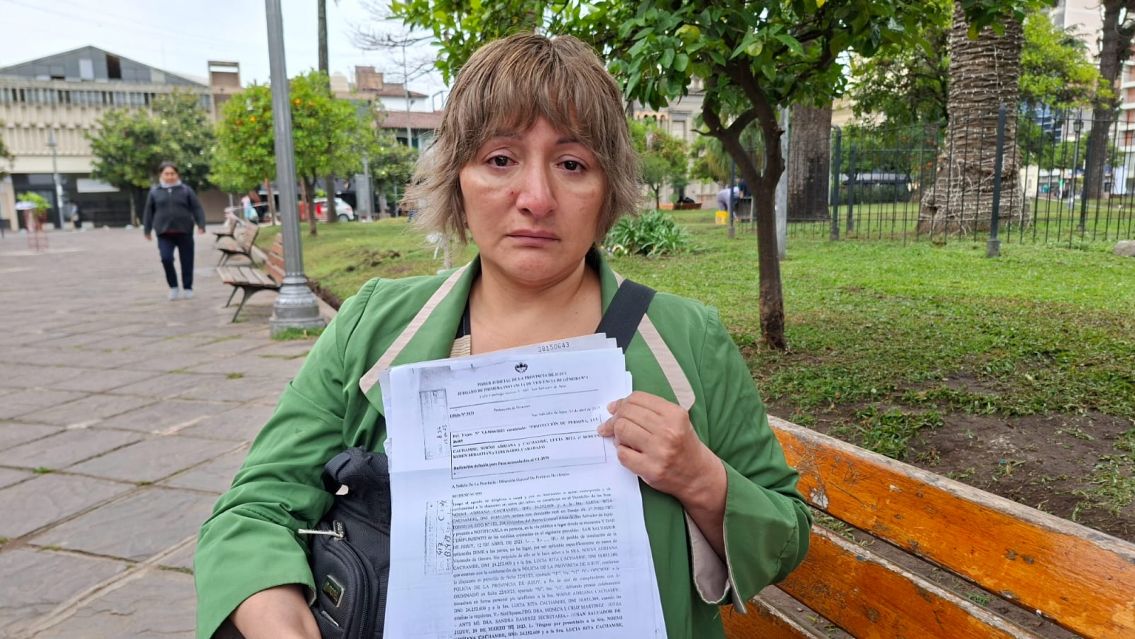 "Nos hacen la vida imposible": señora denunció agresiones de sus vecinos en Coronel Arias