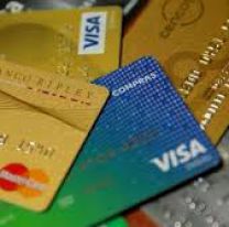 Se peleó con el chongo y le reventó la tarjeta de crédito: 5 palos de deuda le dejó