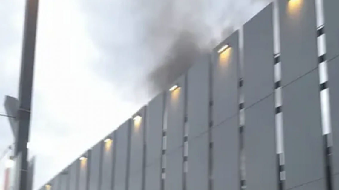 "Se está quemando": tensión y evacuados en el cabildo de Jujuy por un incendio