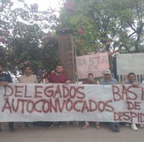 Aumenta la tensión en Ledesma: continúan encadenados y exigen la reincorporación de despedidos