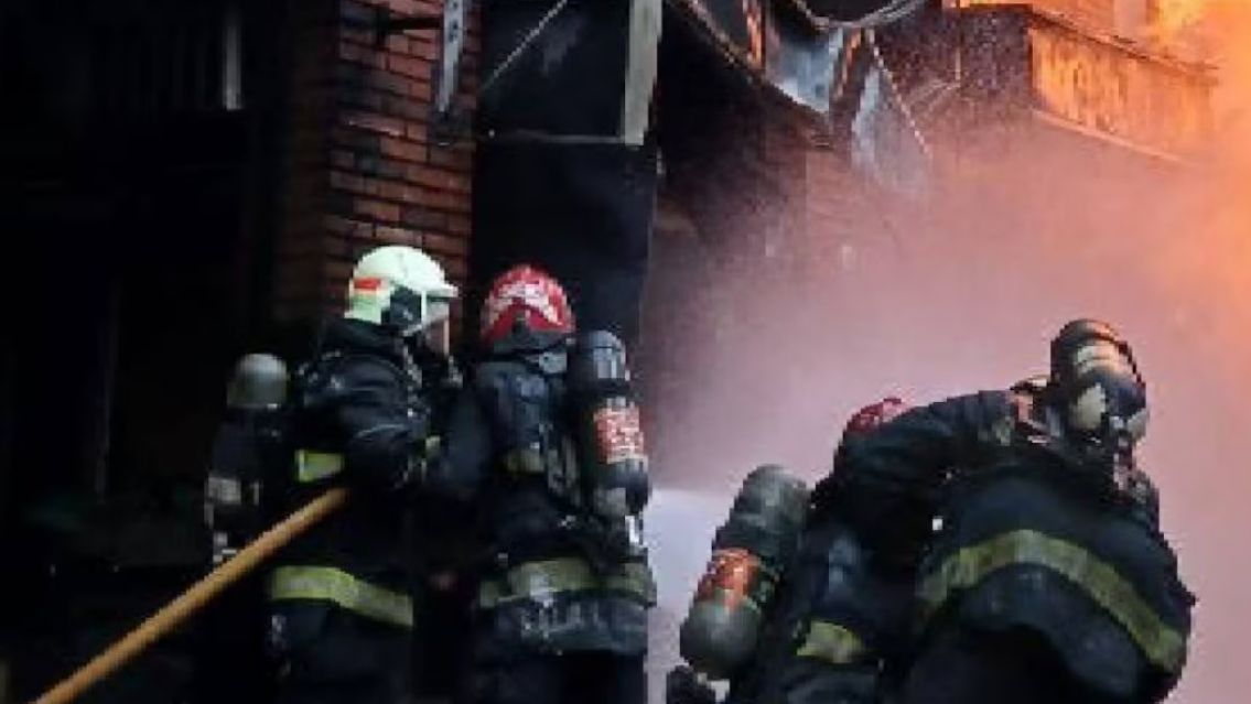 Terrible incendio con llamas de 12 metros: hay un herido grave