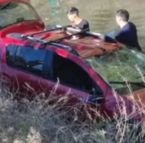 Murió una mujer embarazada tras volcar con su auto