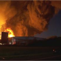Terrible explosión en fábricas: varios heridos y riesgo de contaminación