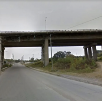 Conmoción en el Puente Paraguay: un hombre a punto de caer al vacío