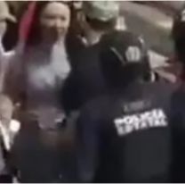 A los gritos y mechonazos: terrible pelea entre dos hinchas en la cancha