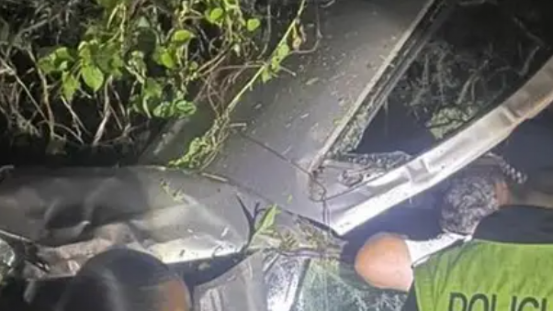 Norte�a quiso cambiarse la remera mientras manejaba: termin� de la peor forma