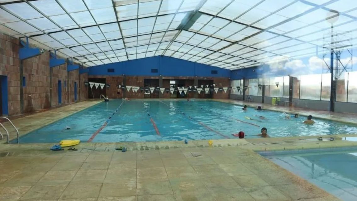 Tragedia en una pileta de Jujuy: mujer murió ahogada mientras nadaba