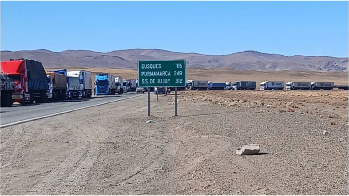 Paso de Jama paralizado: suspenden el tr�nsito de camiones por fuertes vientos