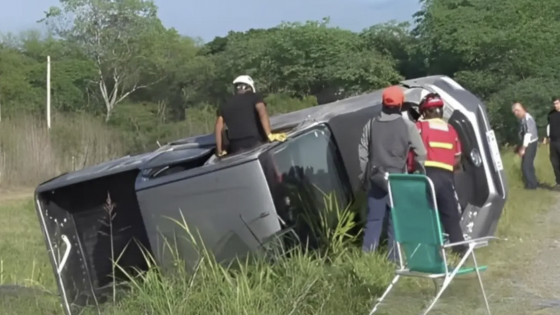 Impactante siniestro vial entre Palpal� y Perico, el susto que se llev� una familia