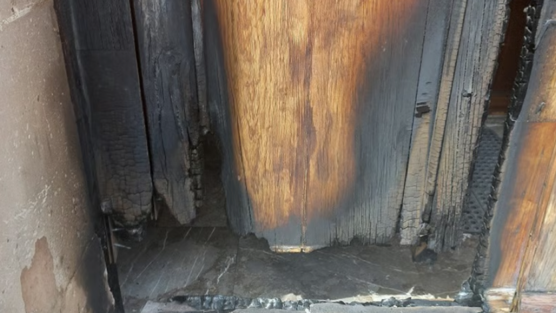 Norteño fue a ver a su ex pero ella ya lo había cambiado: tiró una bomba molotov