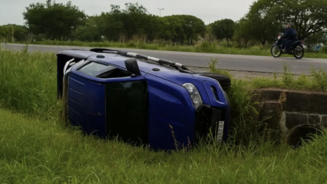 Dado vuelta: joven volc� con su camioneta y termin� as� en Ruta 66