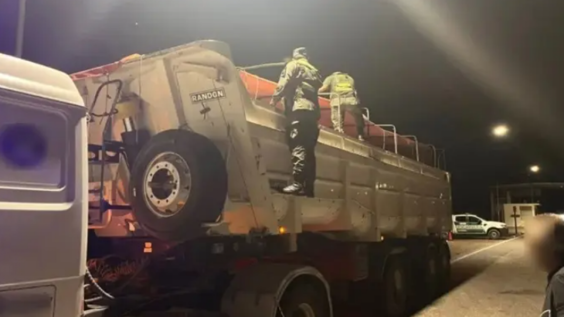 La inesperada sorpresa que se llev� Gendarmer�a al revisar la carga de un cami�n