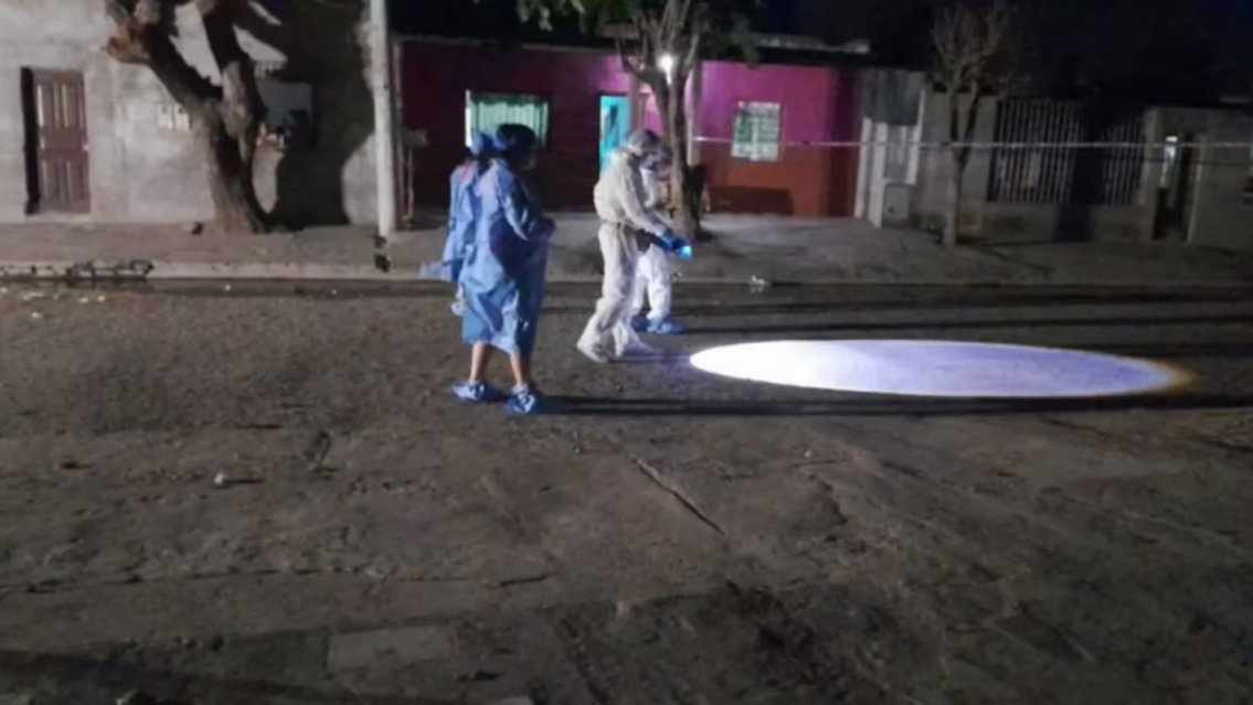 Norte�ita jugaba en el patio de su casa, recibi� un disparo y muri�