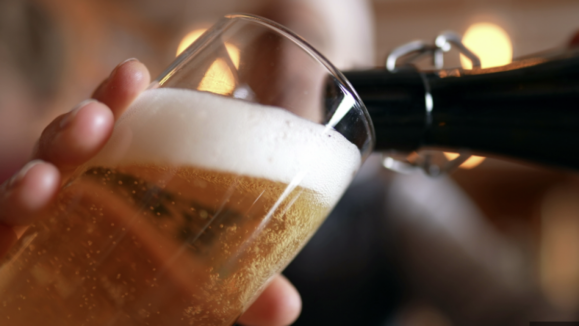 Escrach� a su ex por andar de cita y tomando birra pero "dejar tirado" a su hijo