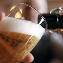 Escrachó a su ex por andar de cita y tomando birra pero "dejar tirado" a su hijo