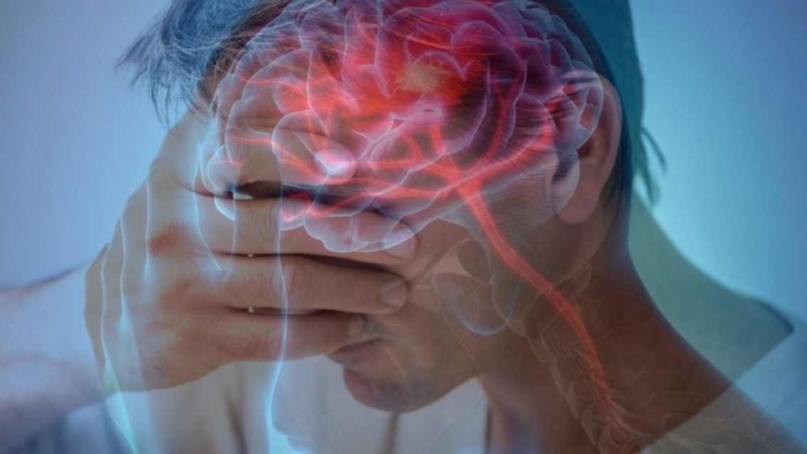 Fue al hospital por dolores de cabeza, le diagnosticaron una contractura y muri� de un ACV