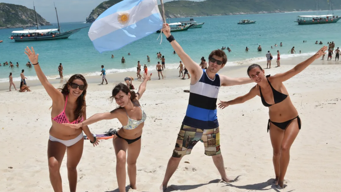 Siete de cada diez argentinos eligen Brasil por ser más "barato" que Argentina
