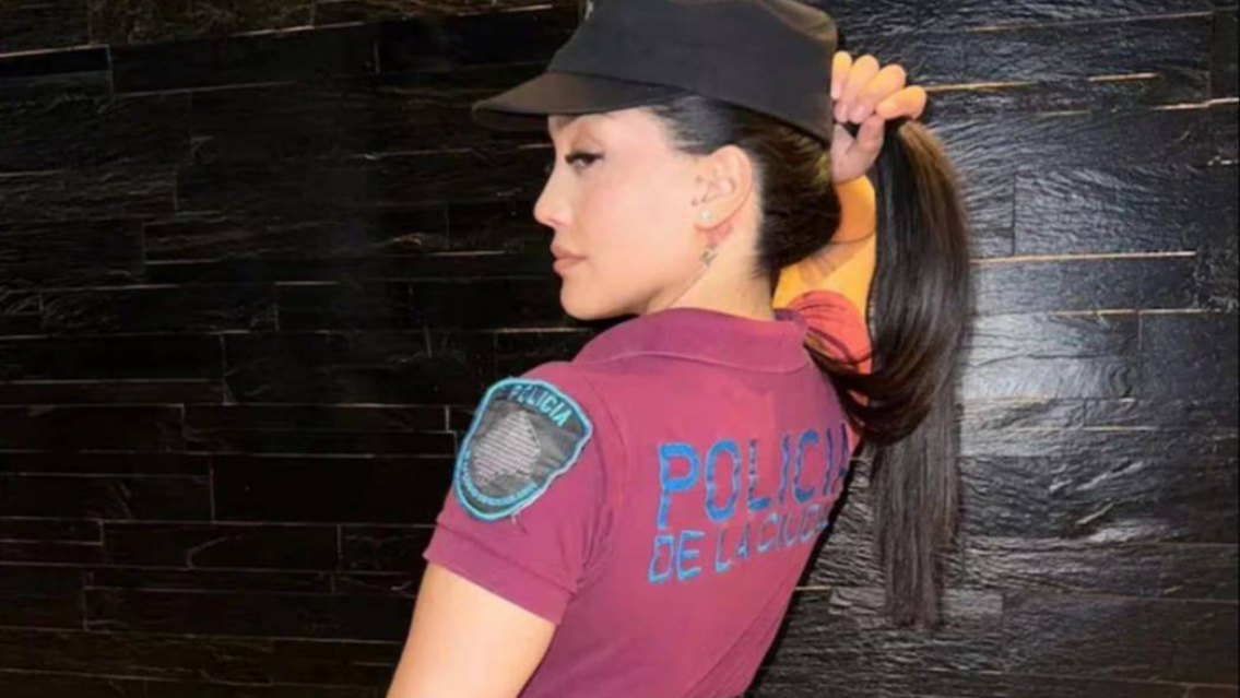 Es policía, subía contenido a Tiktok con el uniforme puesto y la suspendieron