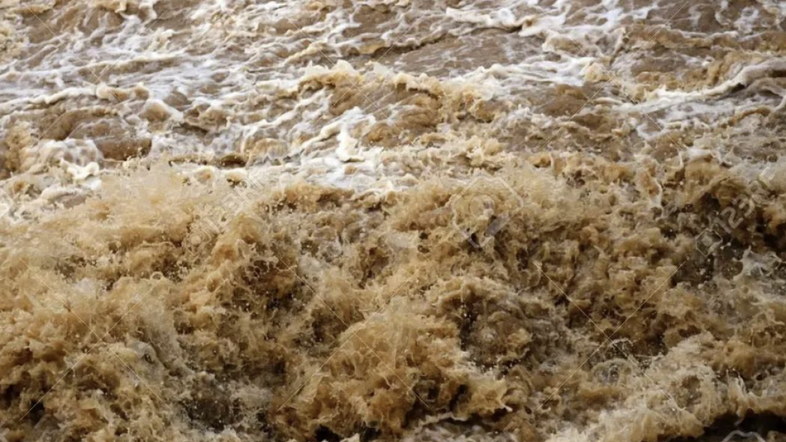 URGENTE: buscan intensamente a un hombre y sus hijos, se tiraron al río y no aparecen