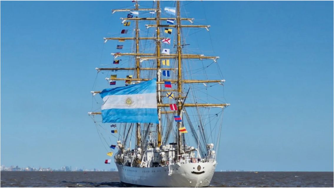 Orgullo juje�o: un guardiamarina volvi� al pa�s con la Fragata Libertad