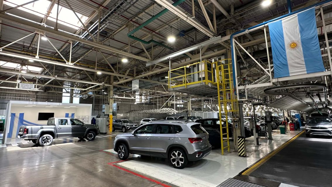 Volkswagen convoca a revisi�n a m�s de 55 mil autos en Argentina