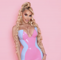 "Le extraen 1 litro de sangre a mi hijo y me la ponen a mí", dijo la Barbie humana