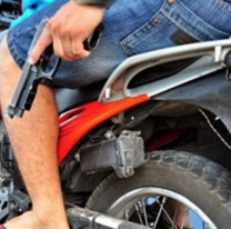 "Doblá para allá": encañonaron a una pareja en auto y los dejaron pelados