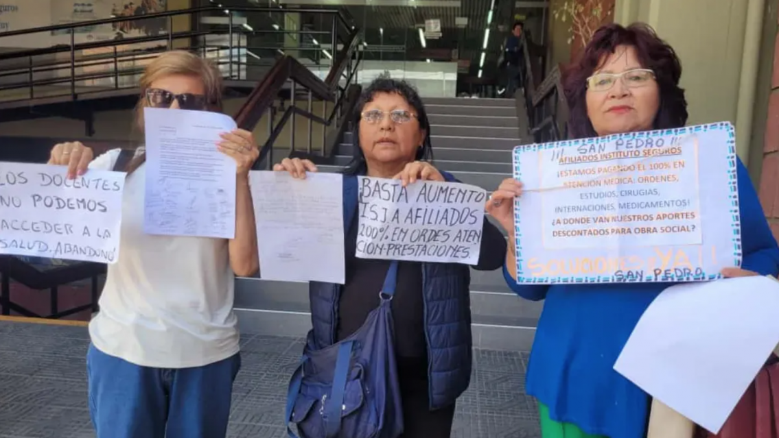 Docentes jubilados denuncian aumentos de 200% en prestaciones del ISJ