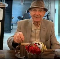 Mataron a un jubilado de 89 años por robarle unas salchichas con papas fritas