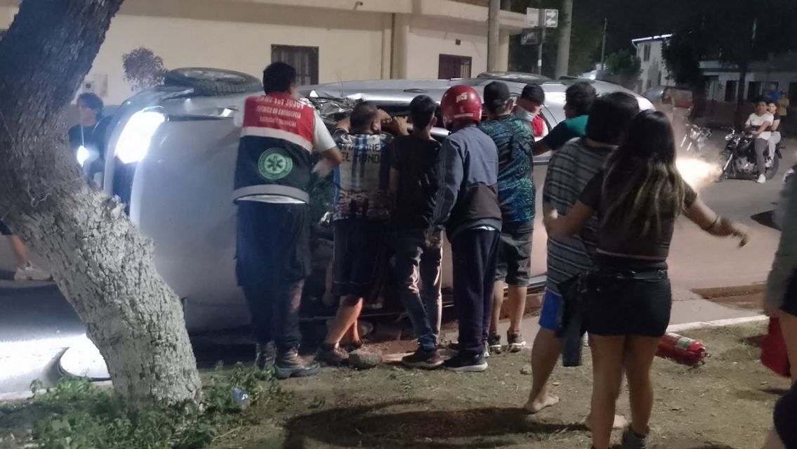 Palpalá: brutal impacto contra un camión dejó a dos mujeres internadas