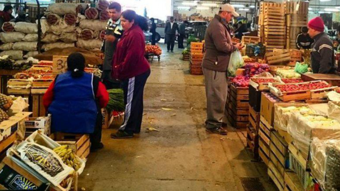 Violenta pelea entre verduleras por el amor de un changar�n: una termin� hospitalizada