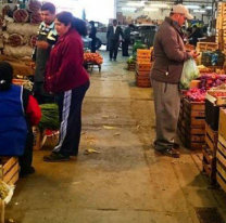 Violenta pelea entre verduleras por el amor de un changarín: una terminó hospitalizada