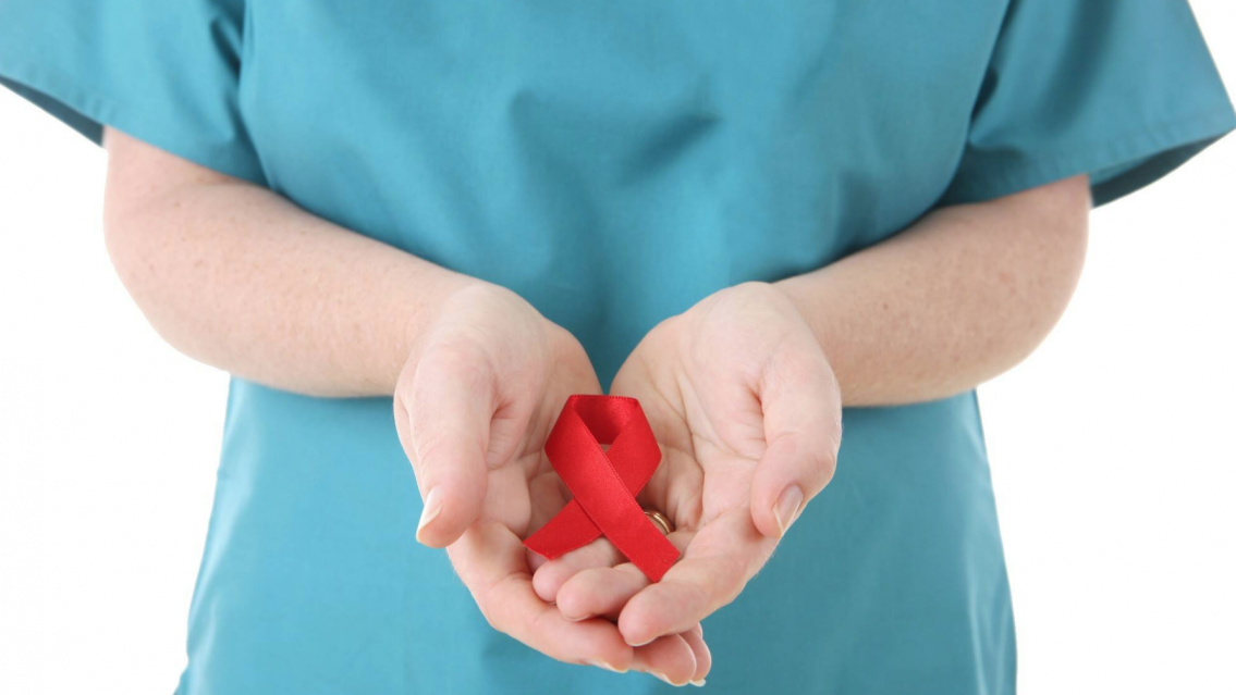 Desmantelamiento y faltantes agravan la respuesta al VIH, ITS y hepatitis en Argentina