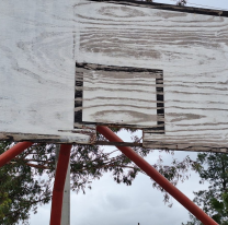 Denuncian falta de mantenimiento en polideportivo: se roban los caños