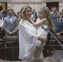 &iquest;Que no era libertaria? Shockeante jura de Virginia Gallardo con su hija en brazos